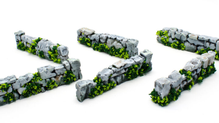 Petits éléments sur la table.